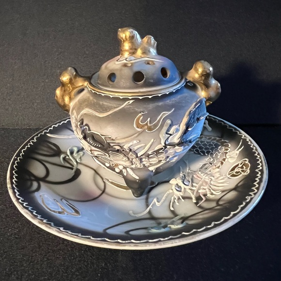 Porcelain tiny teapot. - Picture 4 of 7